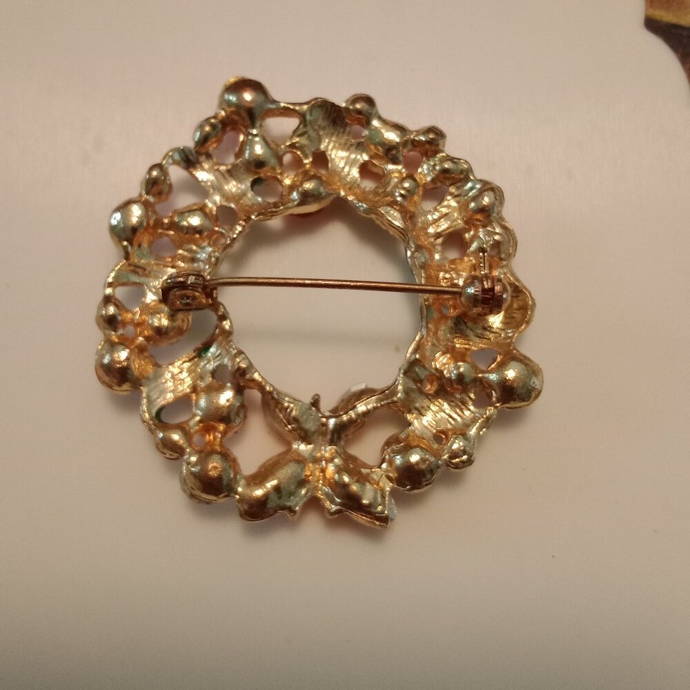 Butterfly Wreath Pin - Picture 3 of 7